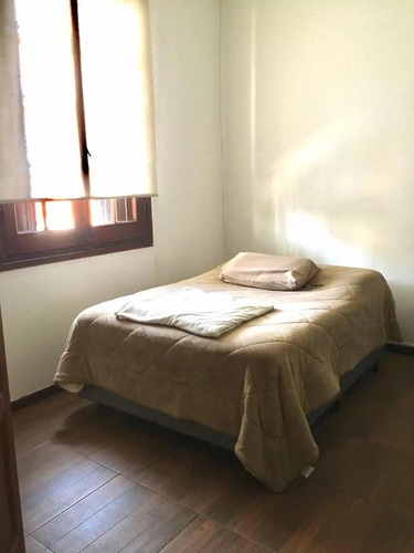 Casa En Tres Cruces. Ph Con Garage. Si Banco