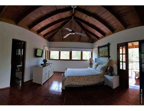Vendo Villa Con Extenso Terreno En Jarabacoa