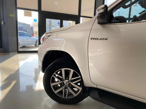 Toyota Hilux 2.8 Cd Srx 177cv 4x4 At 2017