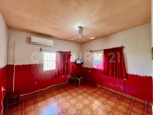 Amplia Casa De 3 Niveles Con Vistas Panorámicas En Lomas De Enmedio