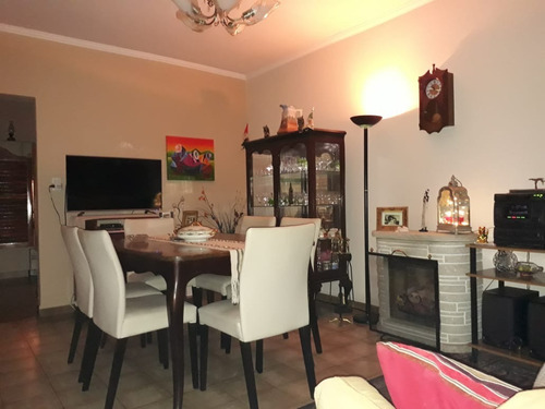 Imagen 3 de 11 de Casa De 4 Ambientes En Impecable Estado