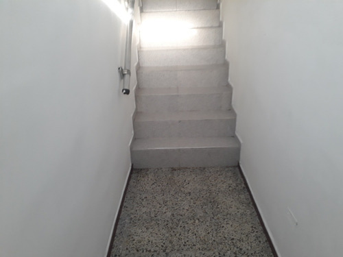 Imagen 4 de 12 de Alquilo Casa 2 Piso Departamental
