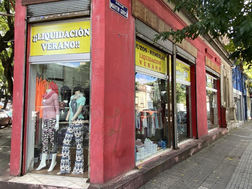 Local Esquina Arenal Grande Y Martin Garcia.