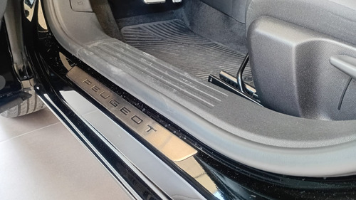 Peugeot 2008 1.0T Gt