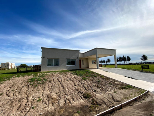 Casa En Venta - 3 Dormitorios 3 Baños - Cochera - Cruz Del Sur, San Vicente