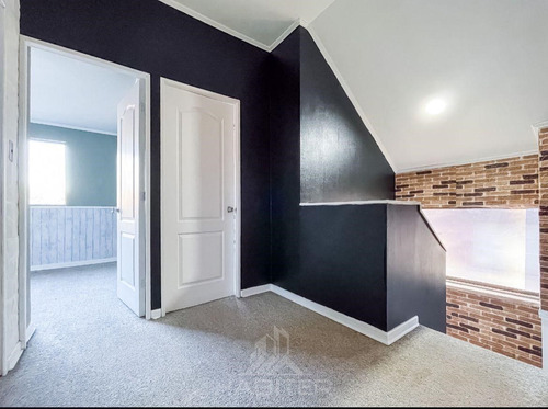 Casa En Venta De 3 Dorm. Segundo Piso En Los Angeles