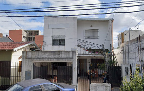 Casa En Block Con Tres Departamentos Venta