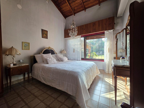 Venta De Casa 4 Ambientes. Parque Leloir