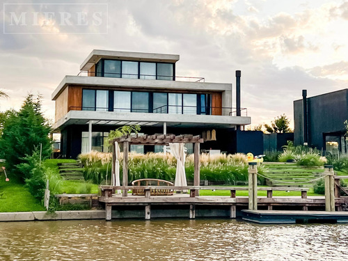 Casa En Venta Con Gran Orientación En El Yacht De Nordelta