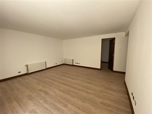 Casa En Venta De 4 Dorm. En Las Condes