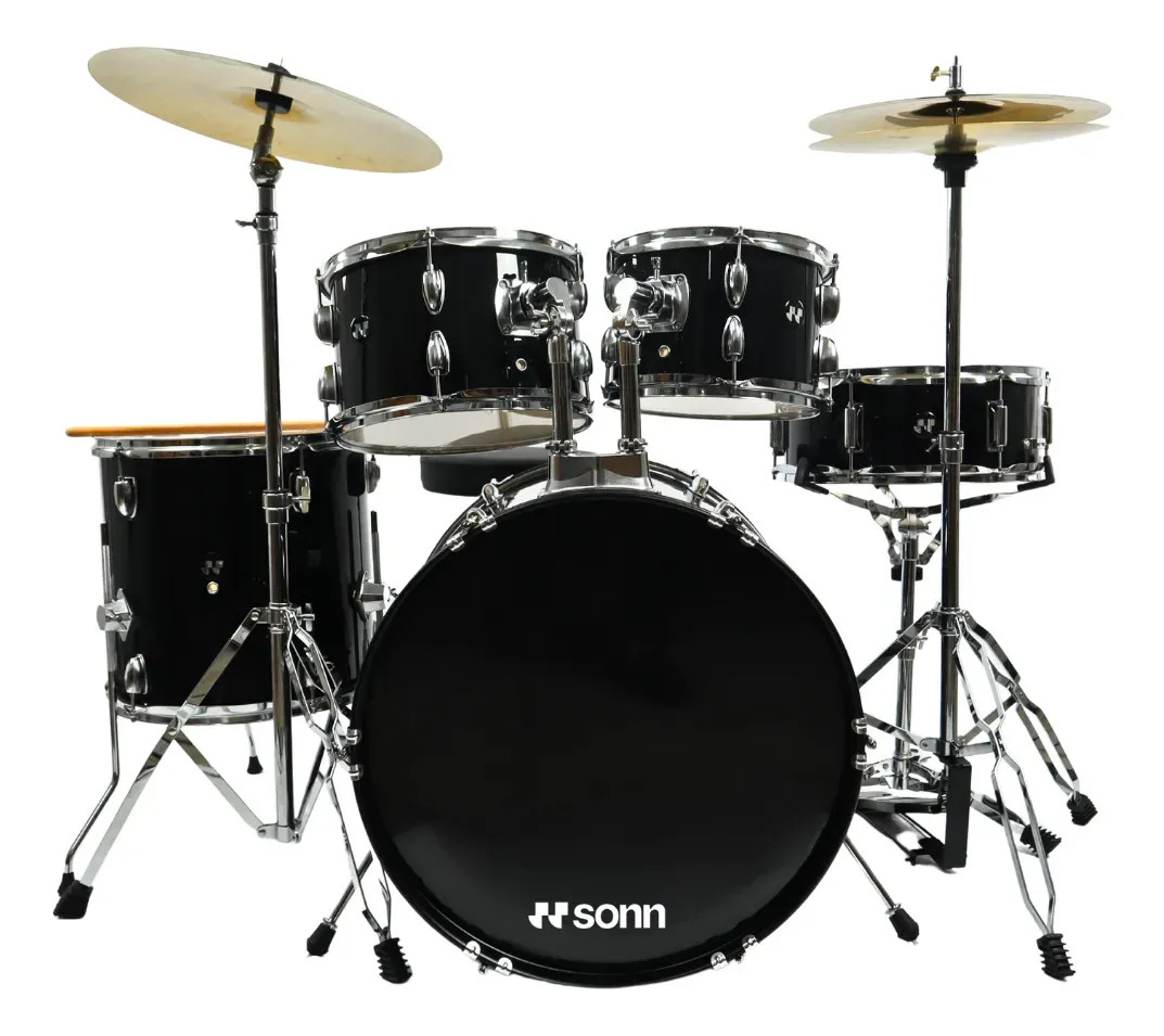 Bateria Acústica Bumbo 20 Completa Preta Cascos Poplar Tons 10 e 12 Surdo 14 Caixa 14 Pratos Chimbal e Ataque Banco Par de Baquetas 2 Pedais Ferragens Cromadas Ideal para Estudo Sh