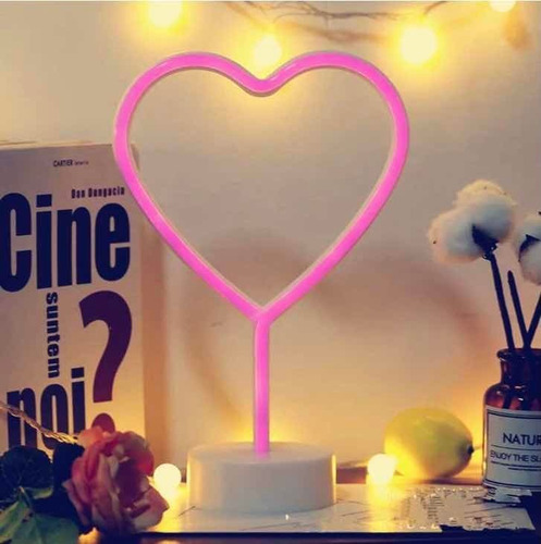Corazón Led Color Rosa Con Base, Funciona Con Baterías Aa