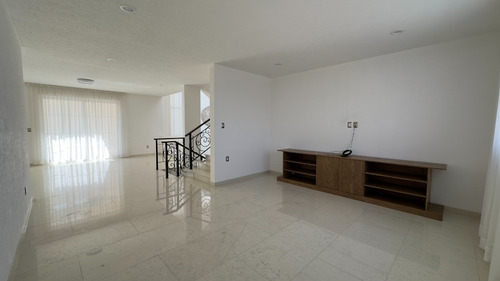 Residencia En Renta O Venta En Exclusivo Residencial De Metepec.