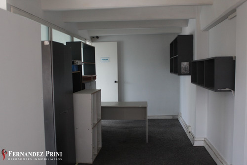 Imagen 11 de 14 de Excelente Oficina 280m² En Dos Plantas, Con 4 Cocheras