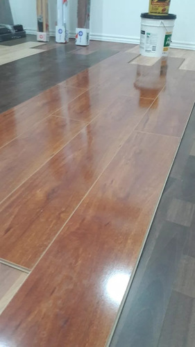 Pisos Flotantes Alto Transito 8.3mm Ac5- Group Soluciones
