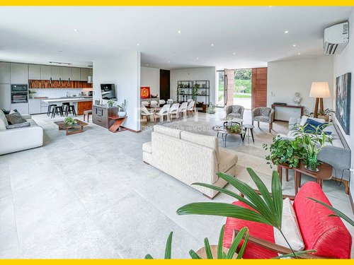 Hermosa Casa En Venta En Condominio Urubo Green
