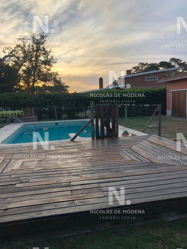 Casa En Marly, 4 Dormitorios *- Ref: 3497