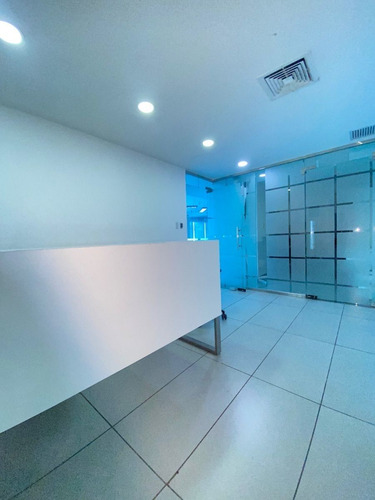 Alquilo Local De Oficina En Torre Corporativa Y Profesional ! 200 Mts .