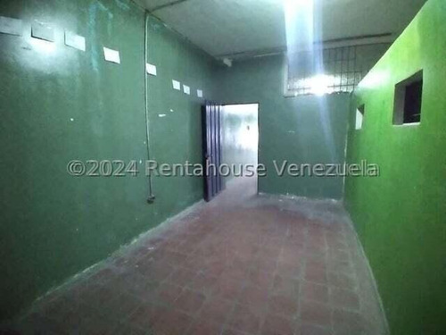 Francisco Rojas Norscia Alquila, Local Comercial En Pleno Centro De Barquisimeto A Pie De Calle En Zona Repuestera, Ideal Para El Ramo Comercial, 2 4 - 2 7 4 0 0 , Listo Para Operar En La Zona Centro!