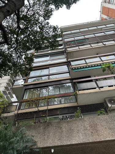 Venta Excelente Piso Con Cochera Fija En Esquina, Muy Luminoso, En Belgrano C