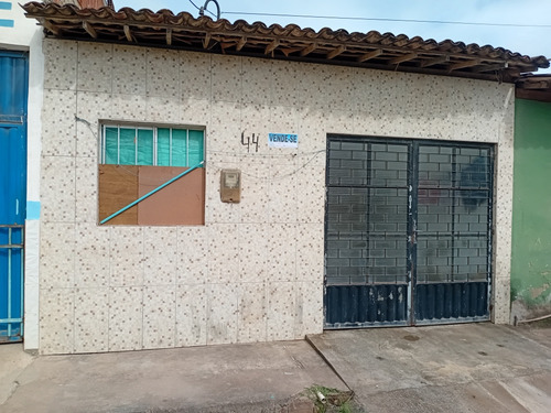 1 Quarto,sala,cozinha,banheiro,garagem Área De Serviço.