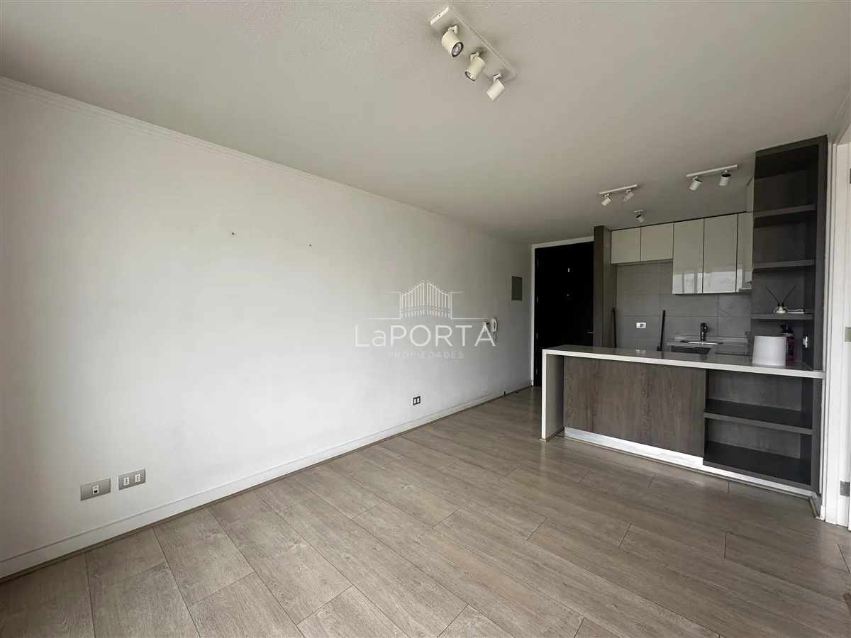 Imagen 4 de 16 de Departamento En Venta A Pasos De Kennedy / Piscina Temperada