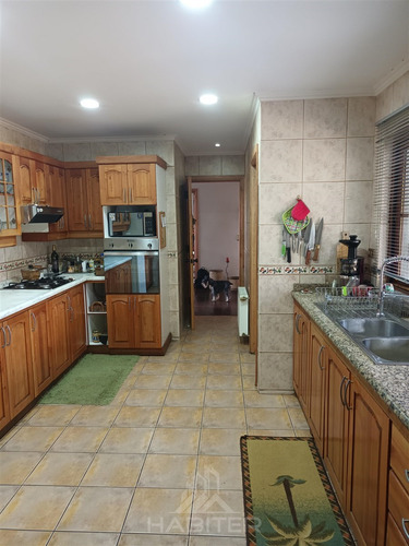 Casa En Venta De 5 Dorm. En Los Angeles