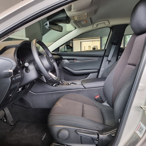 Imagen 3 de 15 de Mazda 3 Hibrido Touring Cuarzo Platino | 2023