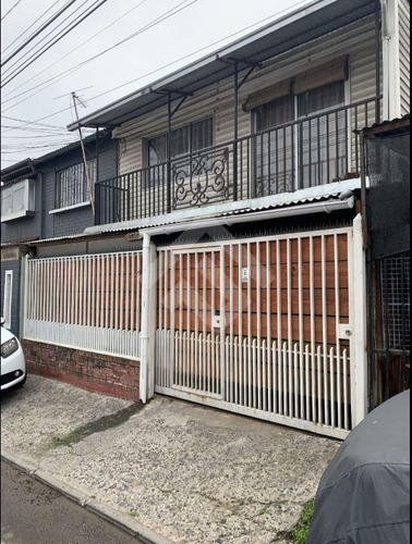 Casa En Venta De 4 Dorm. En Maipú