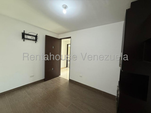 En Venta Espectacular Apartamento En Escampadero 25-17526 G