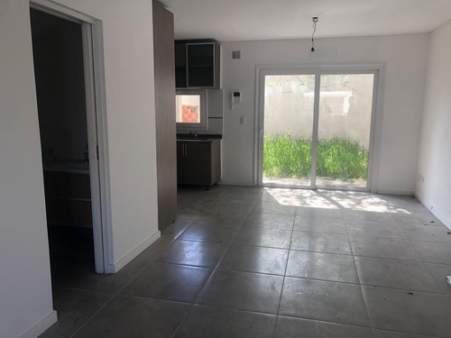 Imagen 9 de 13 de Casa Duplex A Estrenar En Venta- 4 Ambientes Fondo Cochera- Ituzaingo Norte - Permuta