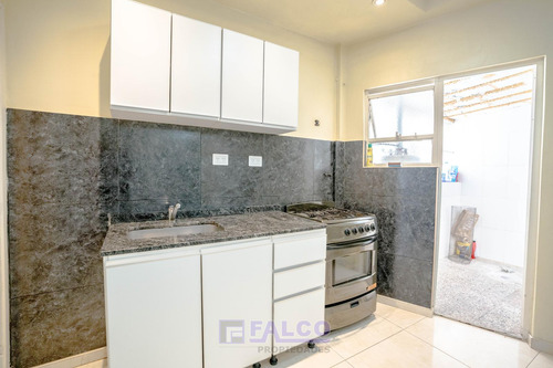 Departamento De Cuatro Ambiente Remodelado A Metros De Av. Rivadavia