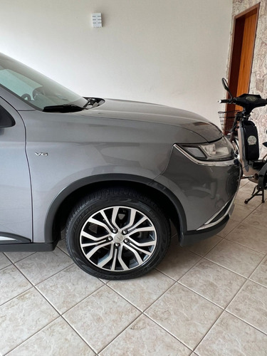 Imagem 3 de 10 de Mitsubishi Outlander - 2015/2016 3.0 Gt 4x4 V6 24v Gasolina