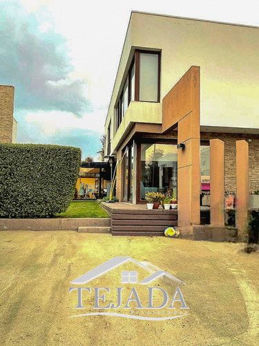 Tejada Vende Amplia Casa En Lomas De Montemar 4d+2b