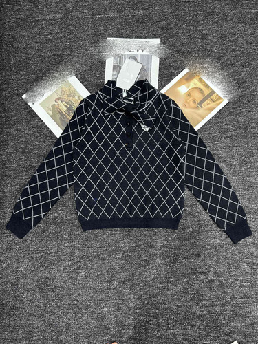 Elegante Polo De Punto Con Nudo De Mariposa En Bloque De Col