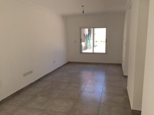 Imagen 17 de 30 de En Venta. Amplia Dupl 125m2 + Patio La Giustina Ii