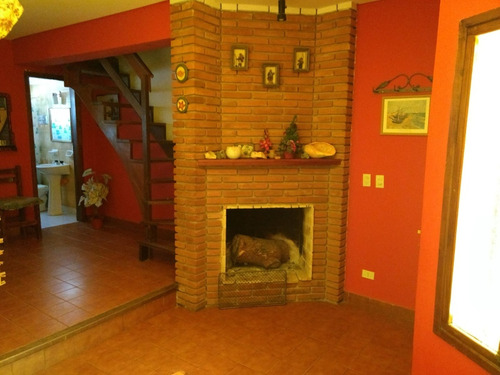 Casa (dúplex) 4amb, Muy Buena Ubicación, Zona Tranquila