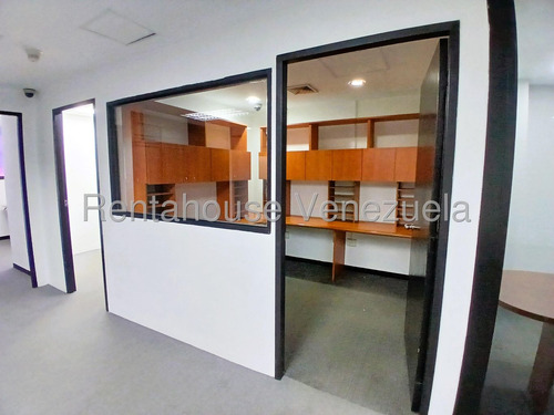 Oficina En Alquiler Los Cortijos De Lourdes Mls 25-15550 Yf