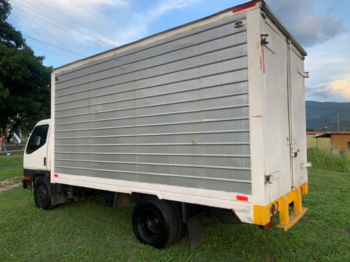Imagen 7 de 17 de Mitsubishi Canter