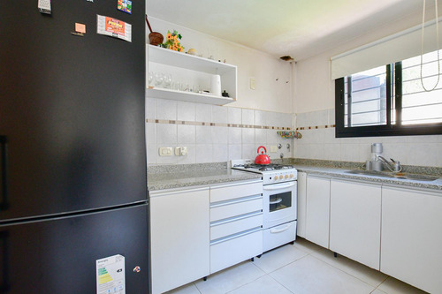 Casa En Venta - Los Hornos