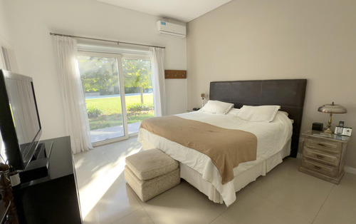 Casa En Venta En Barrio Santa Barbara - Lote Interno De 1200 Mts - Una Planta