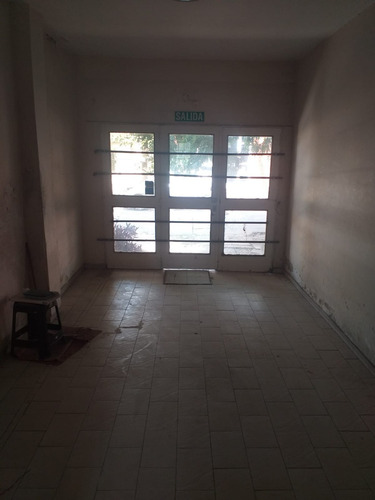 Imagen 7 de 27 de Venta En Castelar De Importante Edificacion.
