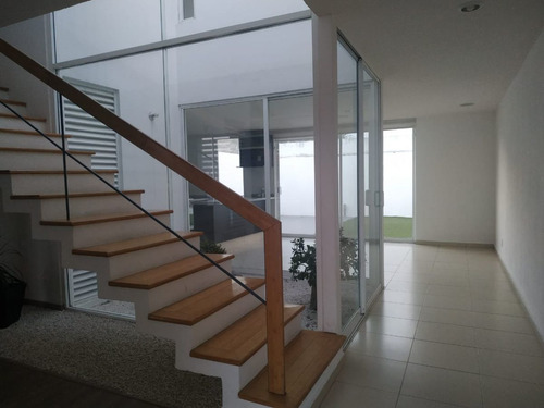 Hermosa Casa En Santa Fe Juriquilla, Jardín, 3 Recamaras, Al