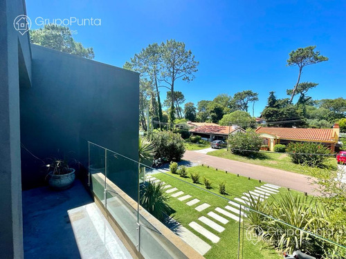 Casa Con Piscina En Alquiler Temporal En Punta Del Este , 3 Dormitorios - Playa Mansa