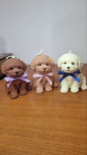 Vela Decorativa Aromatizada Caniche Marrón Claro Lola Peras Y Flores