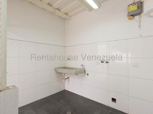Camilo Duin Vende Terreno En Zona Estratégica Del Centro Este De Barquisimeto Cercado Totalmente Código 25-20770 Cadg