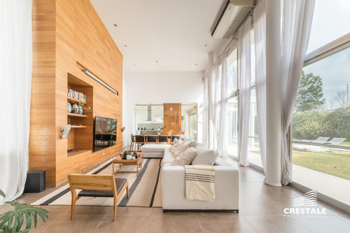 Casa 3 Dormitorios Muy Amplios En Venta - Kentucky, Funes
