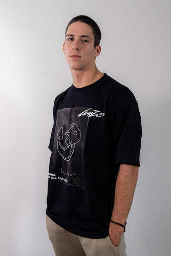 Imagen 3 de 6 de Remera Overzise Leviatán Baby Levi
