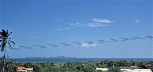 Imagen 2 de 13 de Casa Moderna Con Vista Al Mar Y A La Montaña