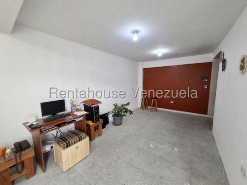 Julian Galindez Vende Casa En Urbanizacion Santa Fe Cabudare #25-22476